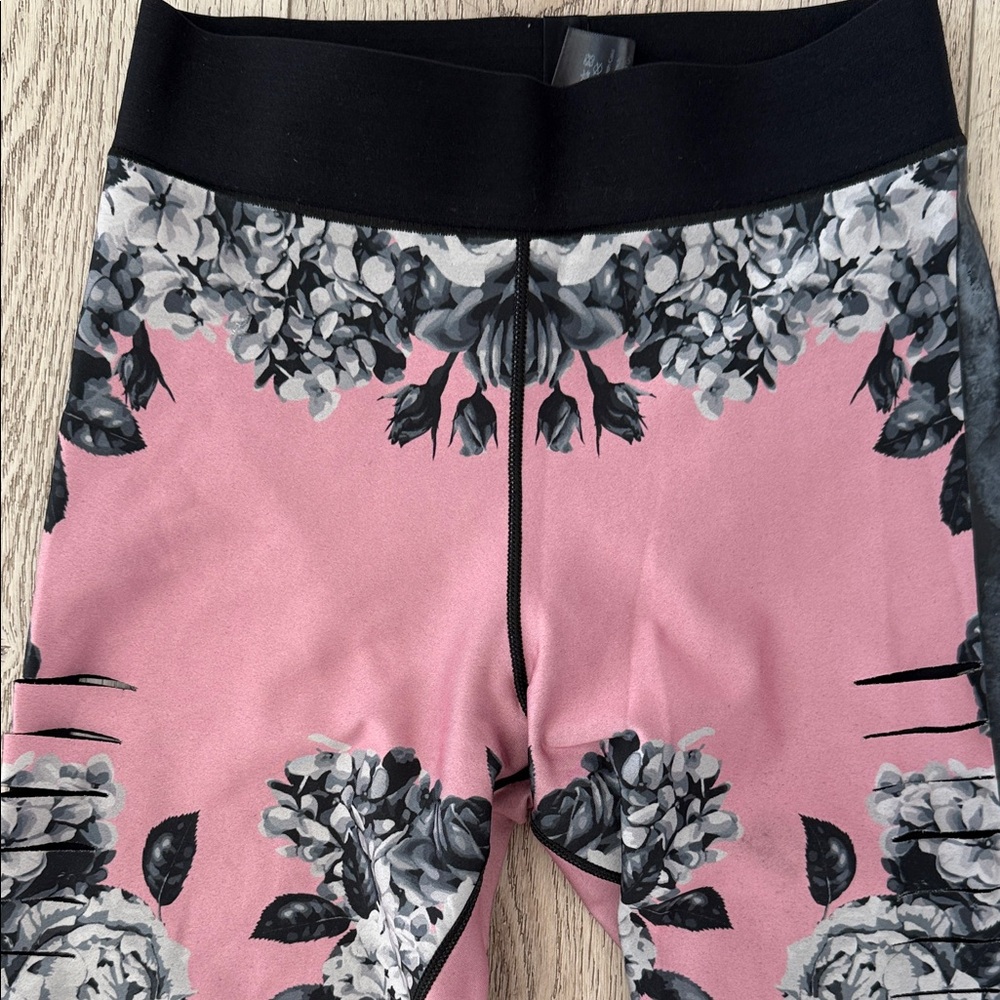 Ultracor Leggings in Pink and Black Floral - Picture 4 of 8
